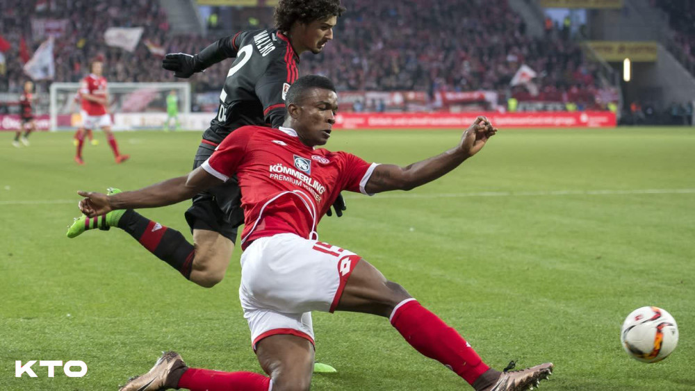 半岛体育官方-美因茨坚守主场，成功拿下三分