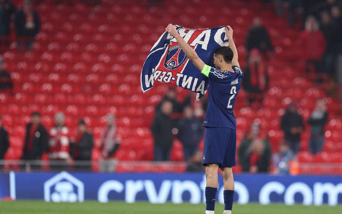 半岛体育课程-巴黎圣日耳曼罕见失利,球员士气受挫的简单介绍