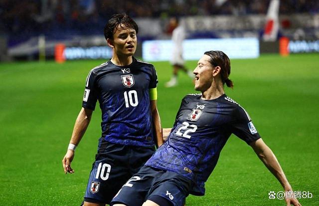 顶尖足球对决!男女选手赛场交锋 顶尖足球对决!男女选手赛场交锋