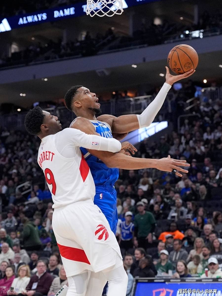 包含雄鹿队轻取胜利,成功进入半决赛的词条