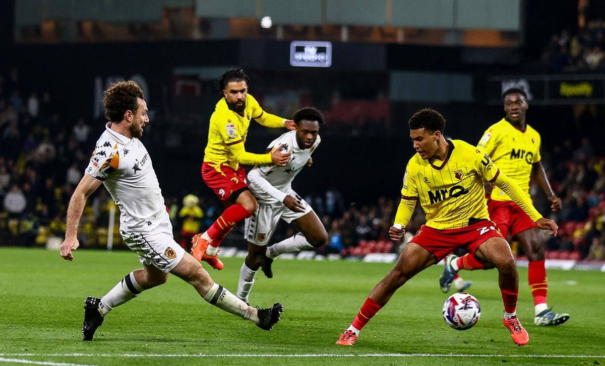 关于伯恩利客场逆转沃特福德，取得重要三分的信息