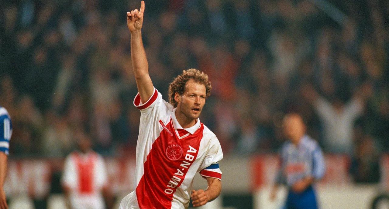 半岛体育课程-阿贾克斯逆袭晋级,创造荷甲球队奇迹