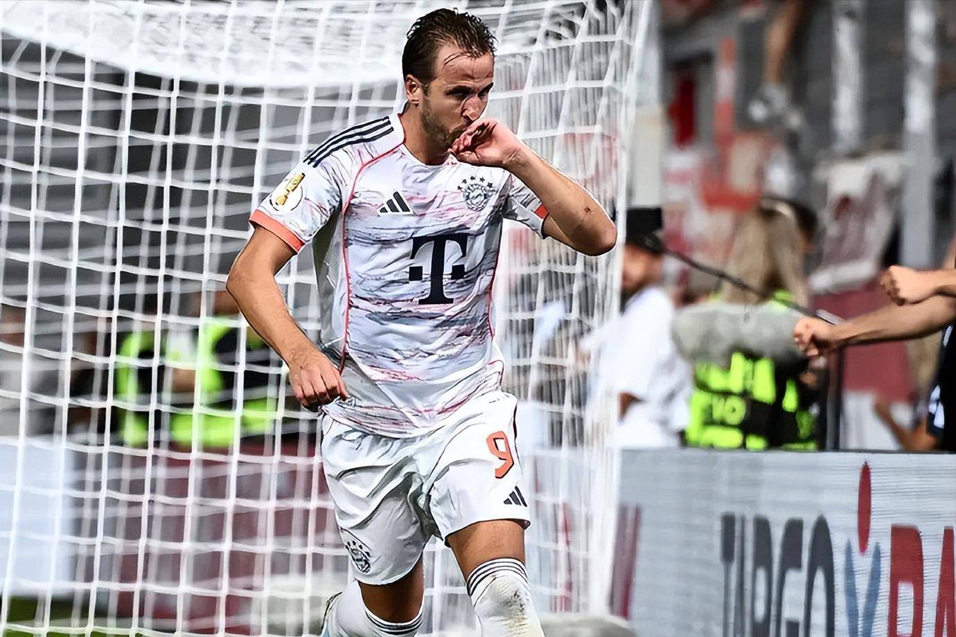 关于罗马惊险晋级，拜仁慕尼黑不敌对手的信息