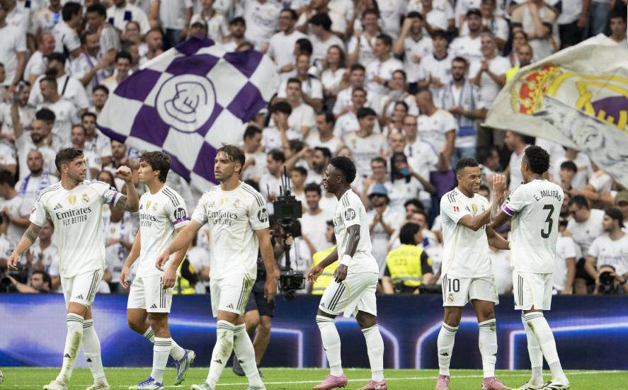 半岛体育app下载地址-西班牙主场轻取希腊,领跑小组