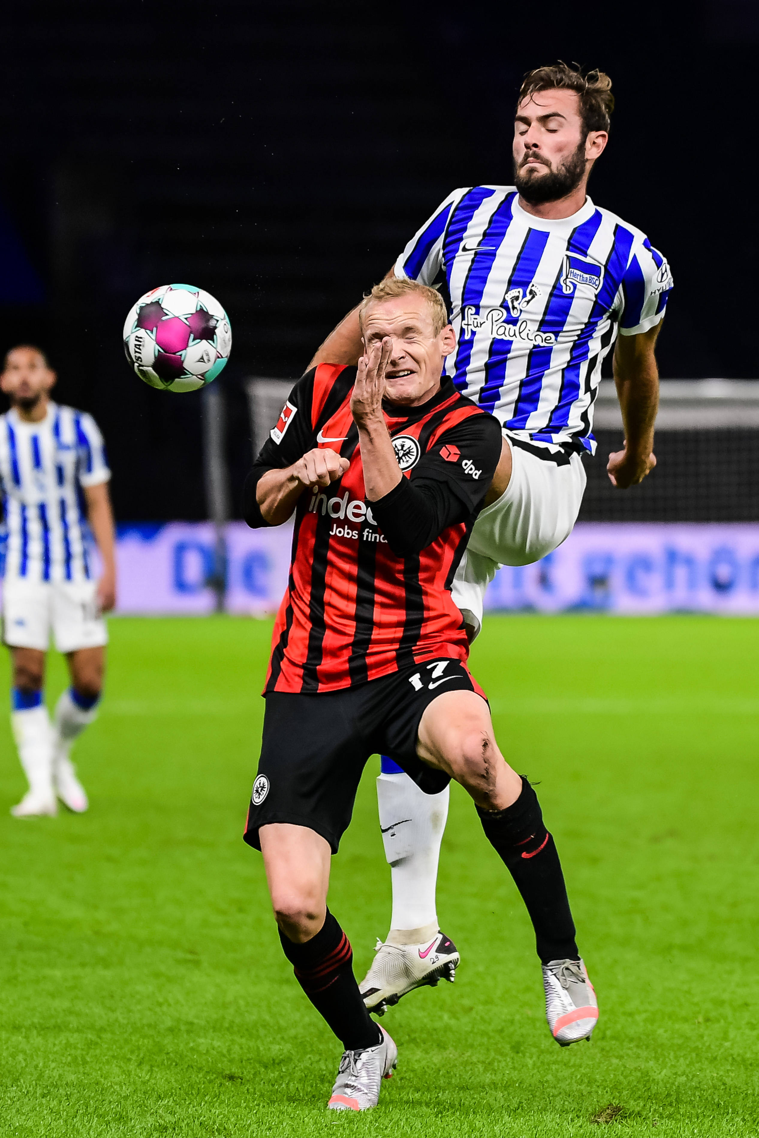 半岛体育官方-柏林赫塔主场告捷,球队发挥出色夺胜