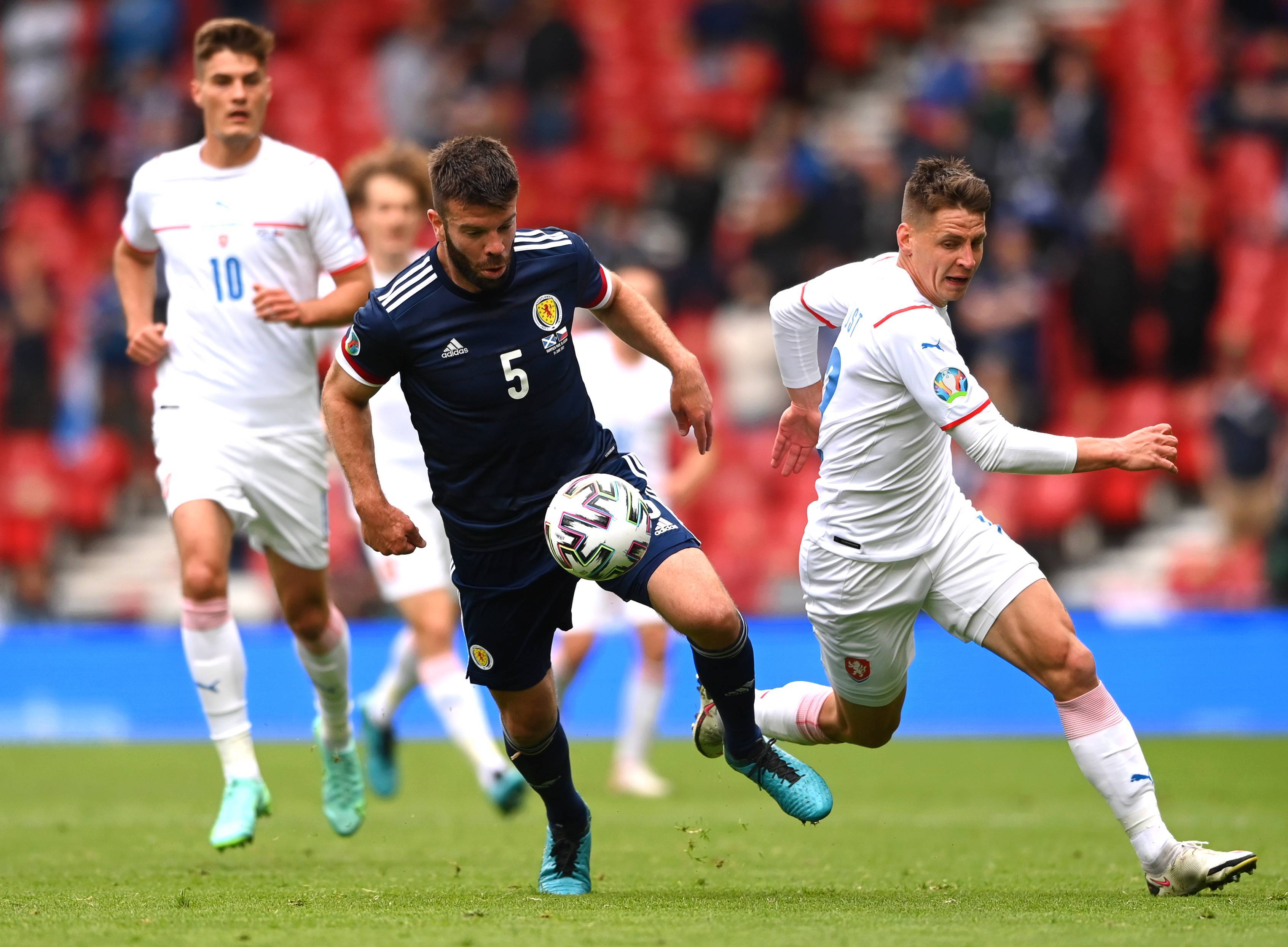 精彩足球赛事延续,球队全力备战接下来的比赛 精彩足球赛事延续,球队全力备战接下来的比赛