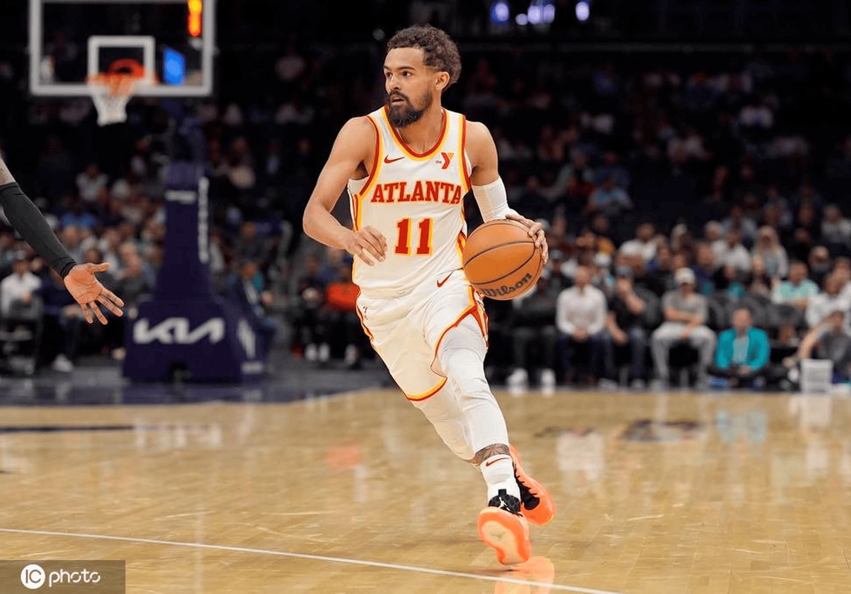 半岛体育官方-关于公牛击败老鹰，特雷杨19分的信息