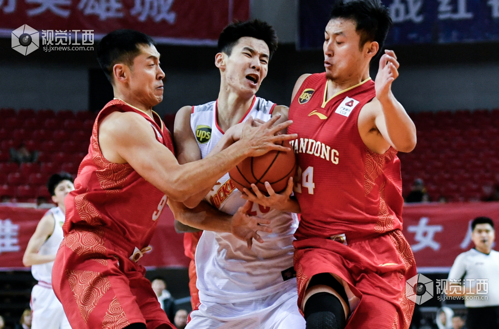 江西男篮壮志凌云，携手取胜！