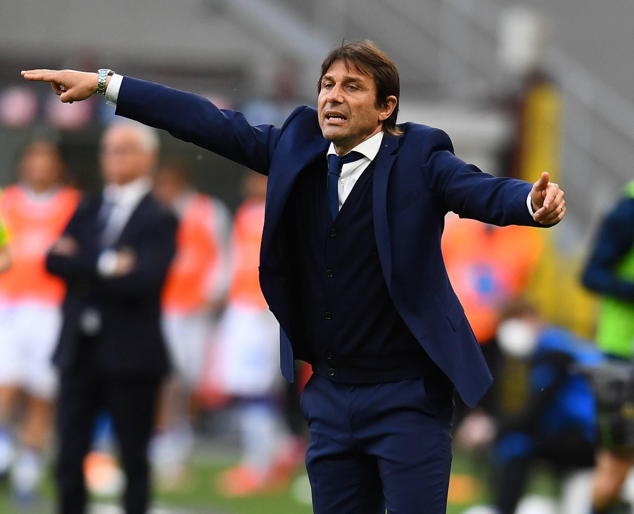 球队主力球员在足球比赛中发挥出色