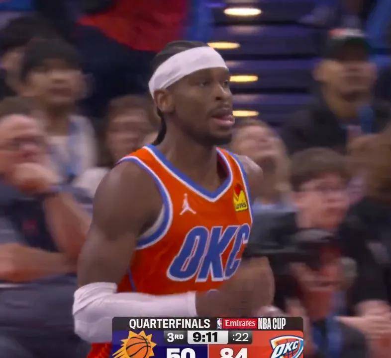 客场作战压力山大,球队坚守防线 客场作战压力山大,球队坚守防线