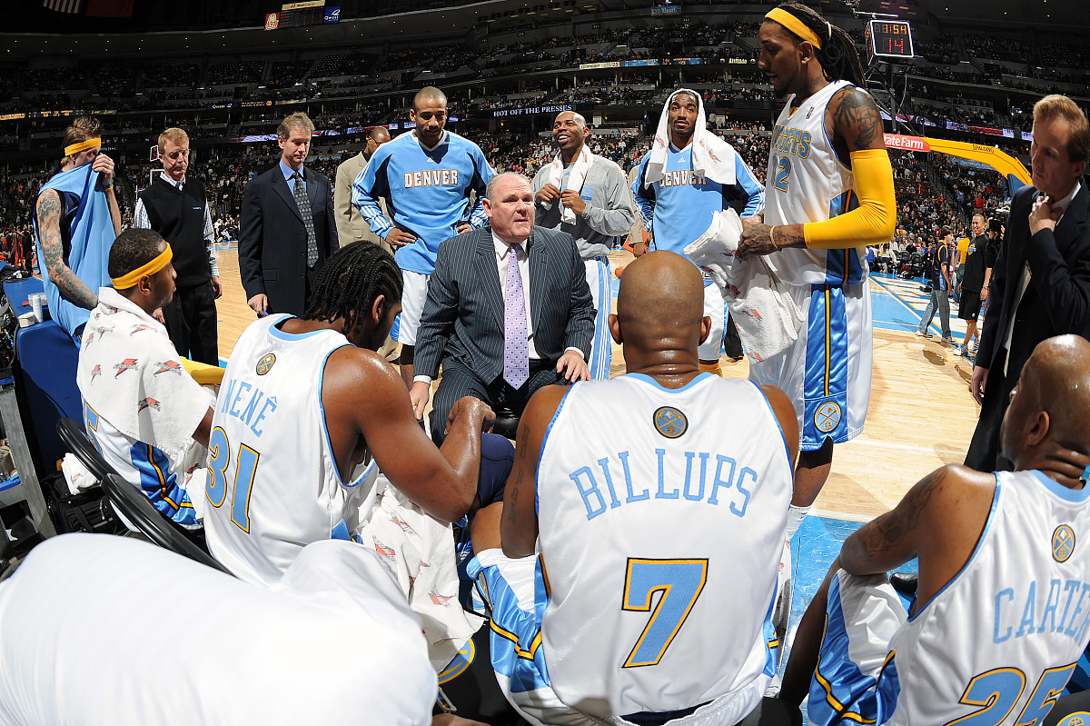 包含斯佩齐亚队主场出色发挥，赢得球迷认可的词条