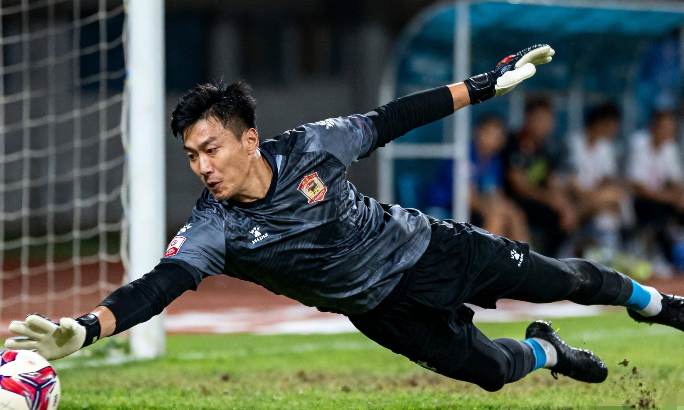 足球队伍实力碰撞，胜负难料的简单介绍